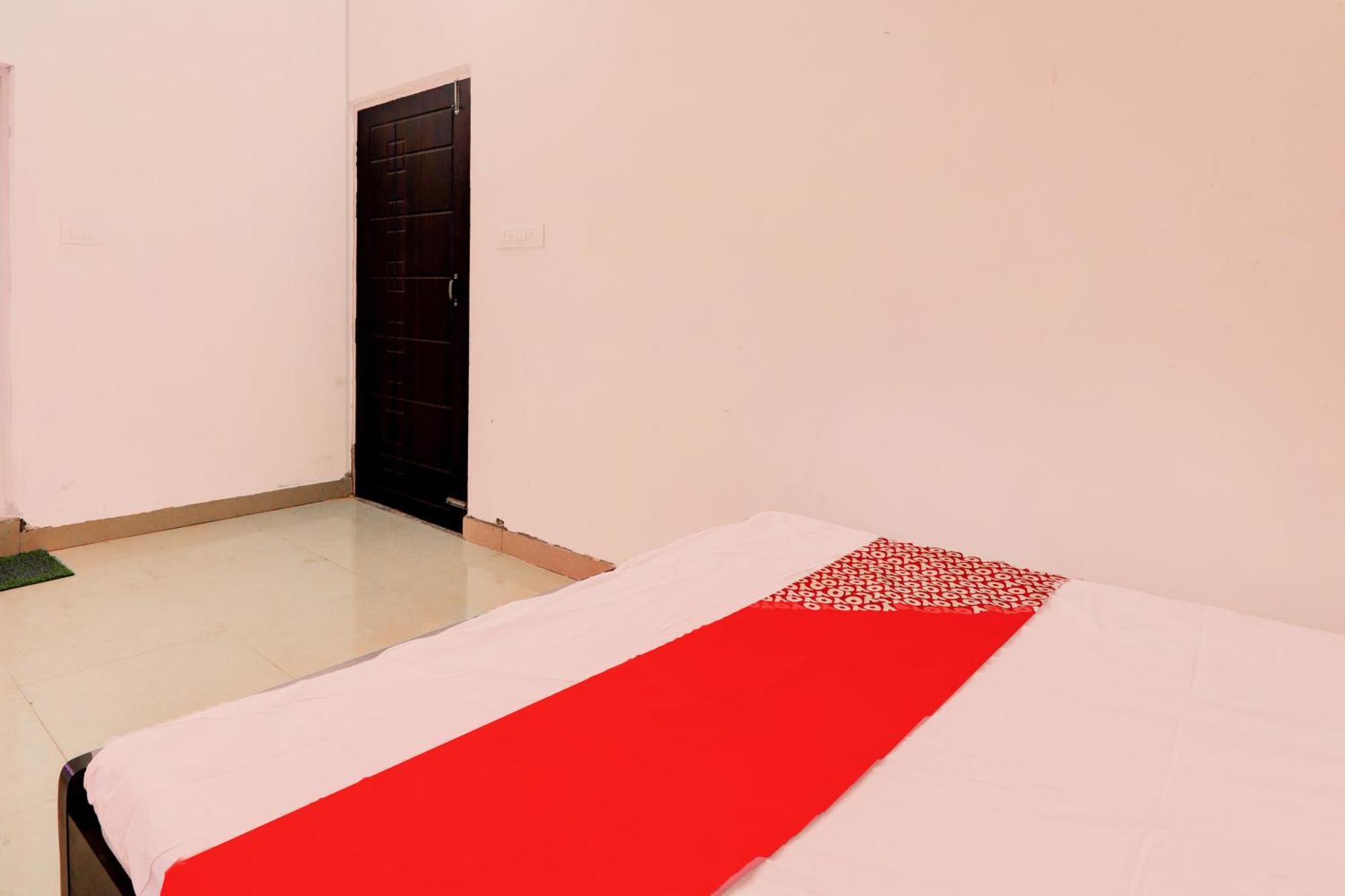 Oyo Flagship Shine Hotel Chinhat Extérieur photo
